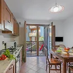 The Sunflower - Happy Apartment *