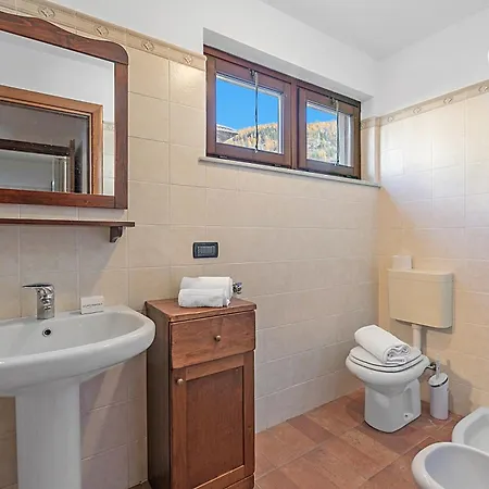The Sunflower - Apt With Balcony And Private Parking - Happy Rentals